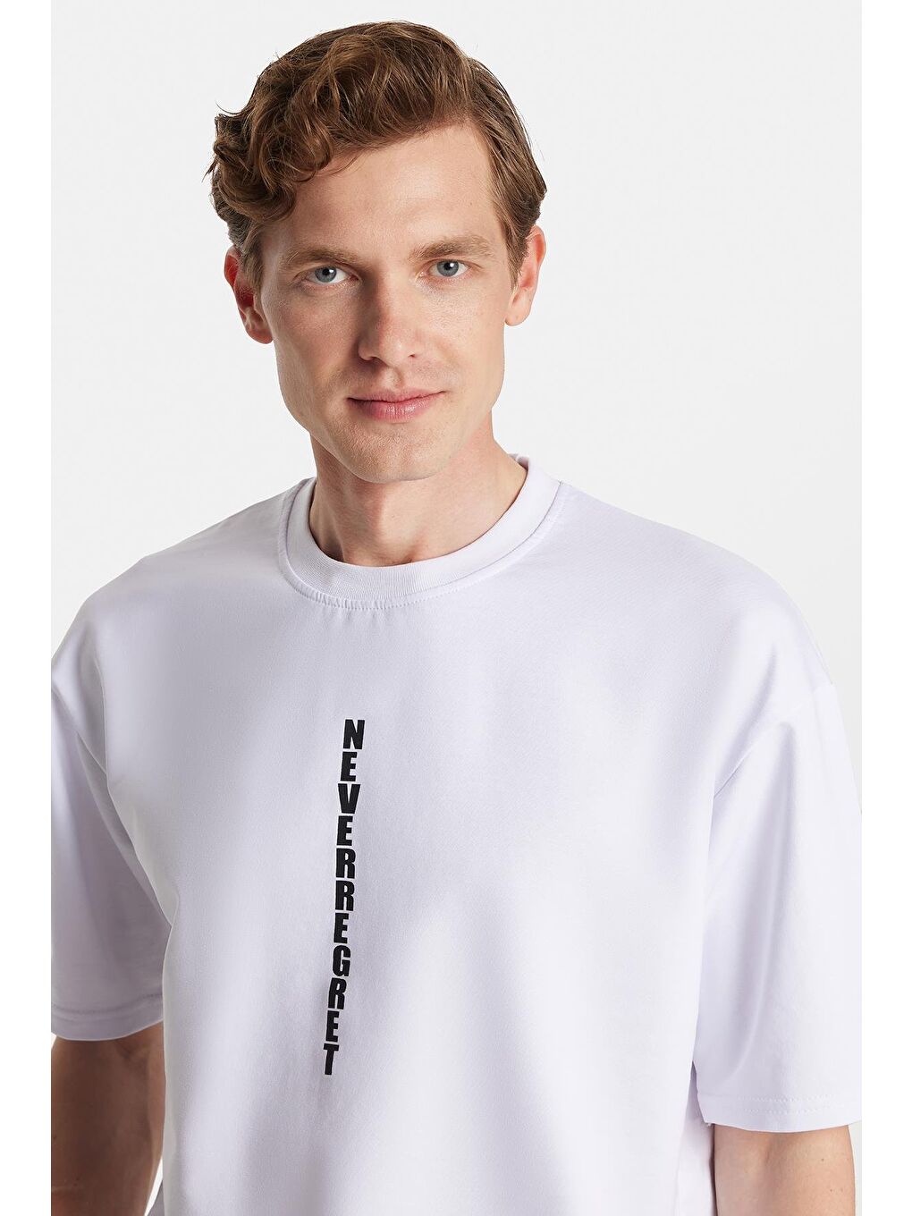 Erkek Oversize Geniş Kesim Pamuklu Baskılı Bisiklet Yaka Beyaz Tişört-1