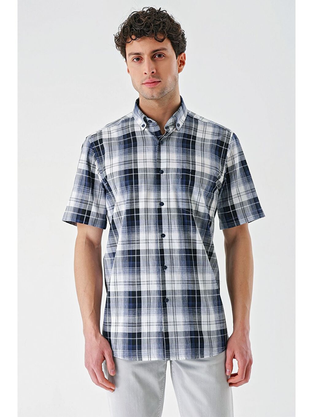 Lacivert Kısa Kollu Ekoseli Cepli %100 Pamuk Klasik Comfort Fit Rahat Kesim Gömlek 1004240196