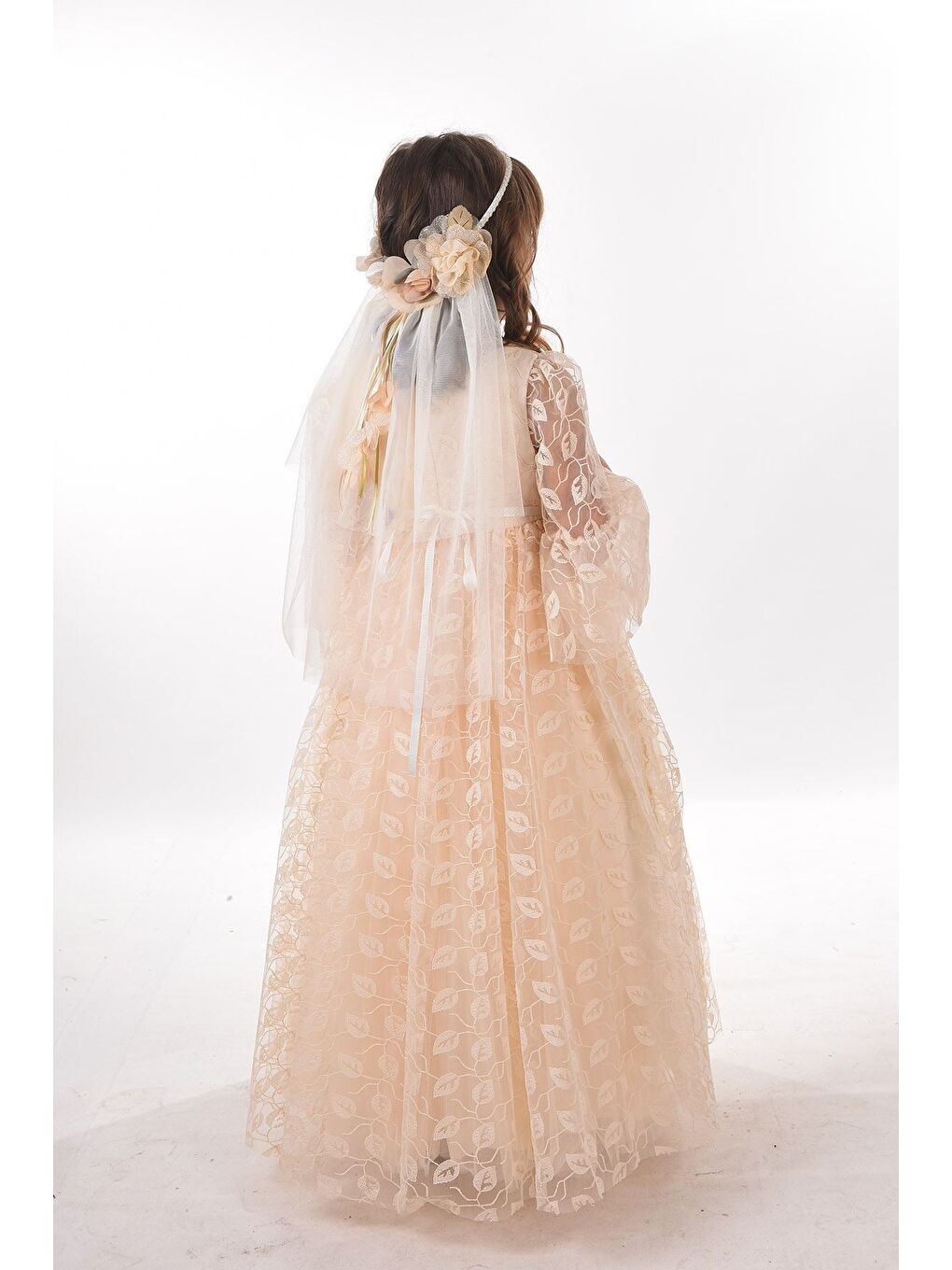Bej Özel Tasarım Uzun Tamamı 3 Boyutlu Kumaş Ve Duvaklı Kız Çocuk Elbise_M2246Y-3