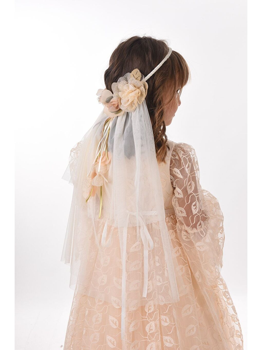 Bej Özel Tasarım Uzun Tamamı 3 Boyutlu Kumaş Ve Duvaklı Kız Çocuk Elbise_M2246Y-5