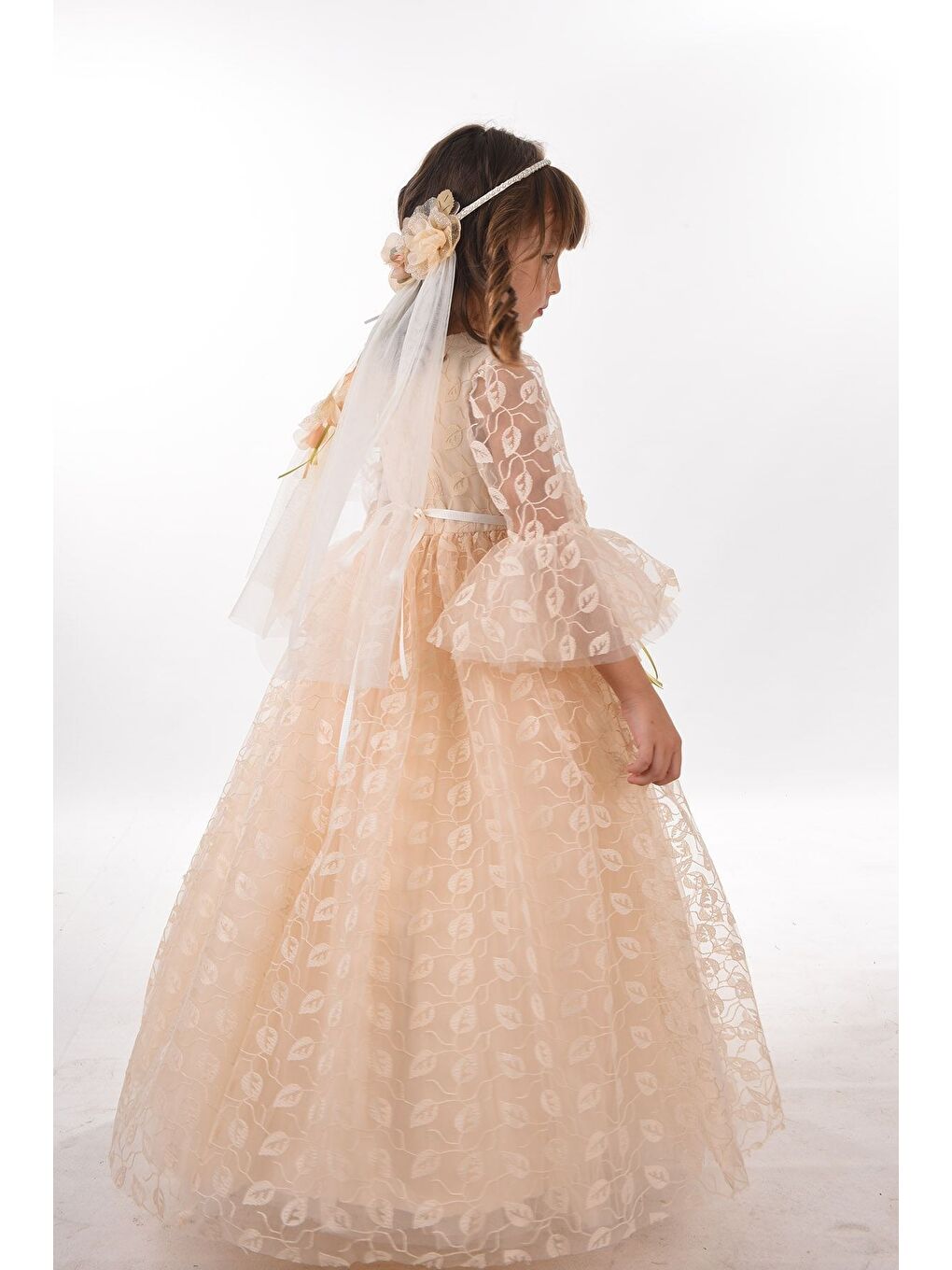 Bej Özel Tasarım Uzun Tamamı 3 Boyutlu Kumaş Ve Duvaklı Kız Çocuk Elbise_M2246Y-6