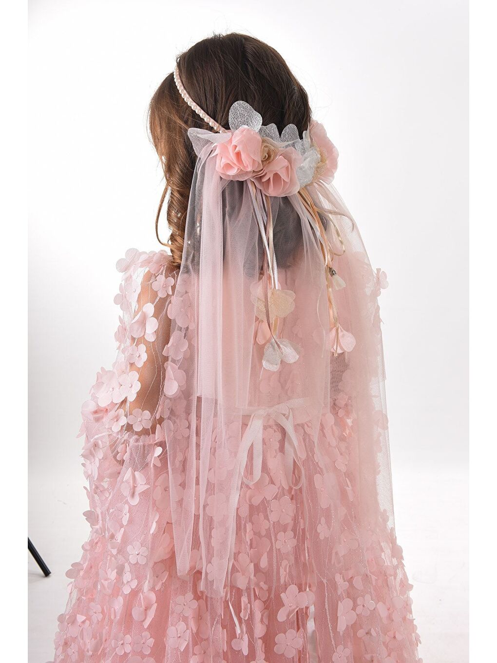 Pembe Özel Tasarım Uzun Tamamı 3 Boyutlu Kumaş Ve Duvaklı Kız Çocuk Elbise_M2246Y-4