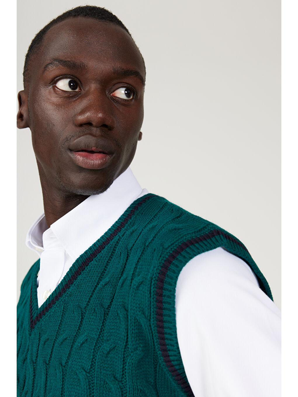 Erkek Yeşil Standart Fit Normal Kesim V Yaka Triko Süveter-4