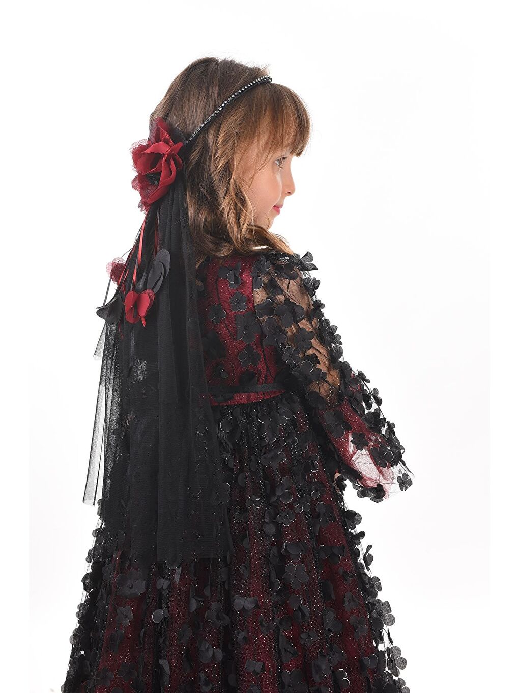Siyah Özel Tasarım Uzun Tamamı 3 Boyutlu Kumaş Ve Duvaklı Kız Çocuk Elbise_M2246Y-4