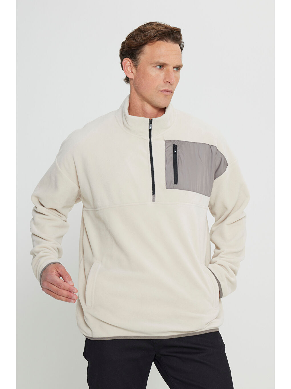 Erkek Bej Oversize Bol Kesim Bato Yaka Cep Detaylı Fermuarlı Soğuk Geçirmez Polar Sweatshirt-2