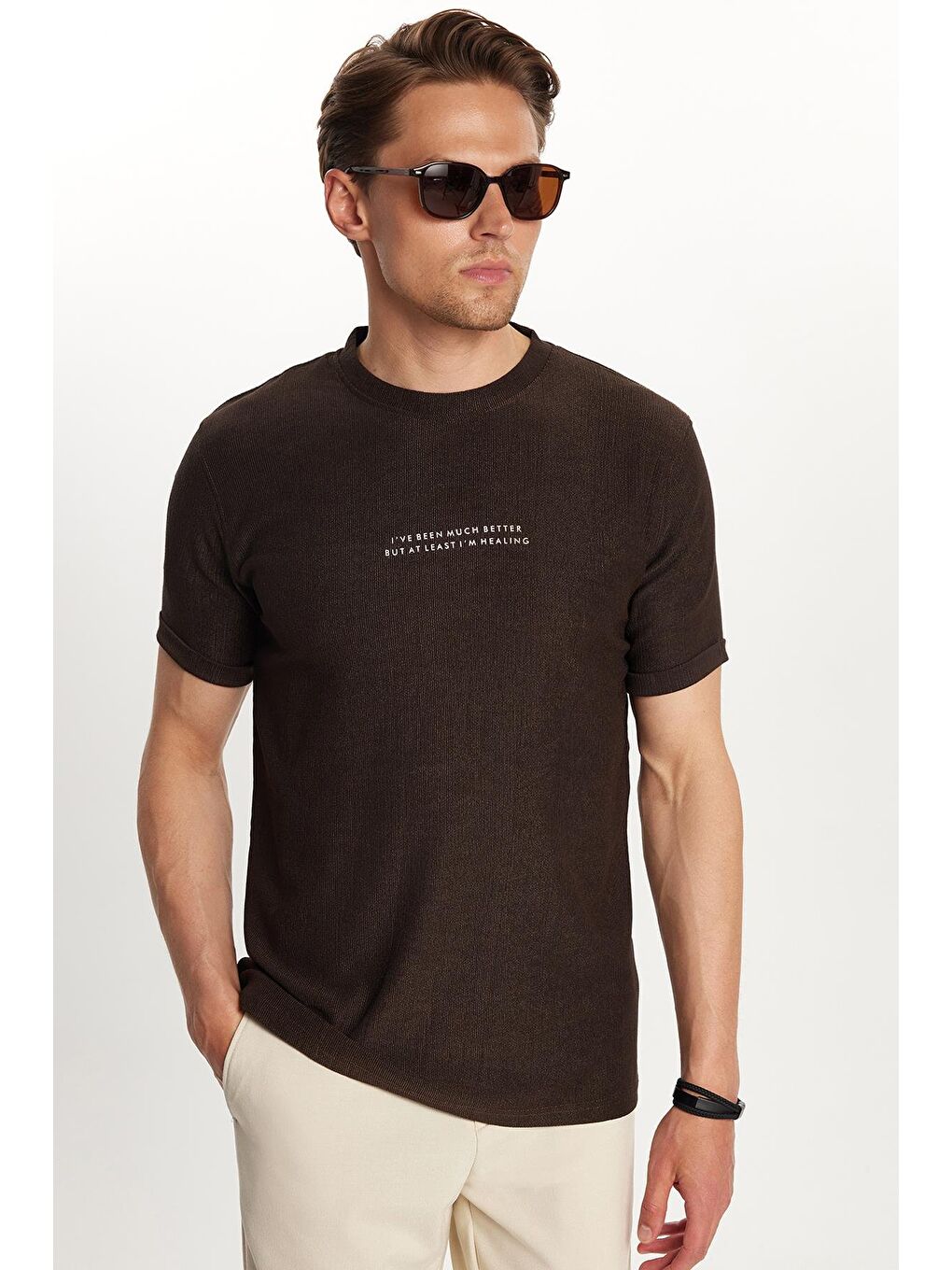 Erkek Slim Fit Dar Kesim Pamuklu Ribanalı Baskılı Kahverengi Bisiklet Yaka Tişört