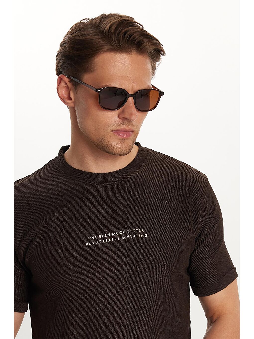 Erkek Slim Fit Dar Kesim Pamuklu Ribanalı Baskılı Kahverengi Bisiklet Yaka Tişört-1