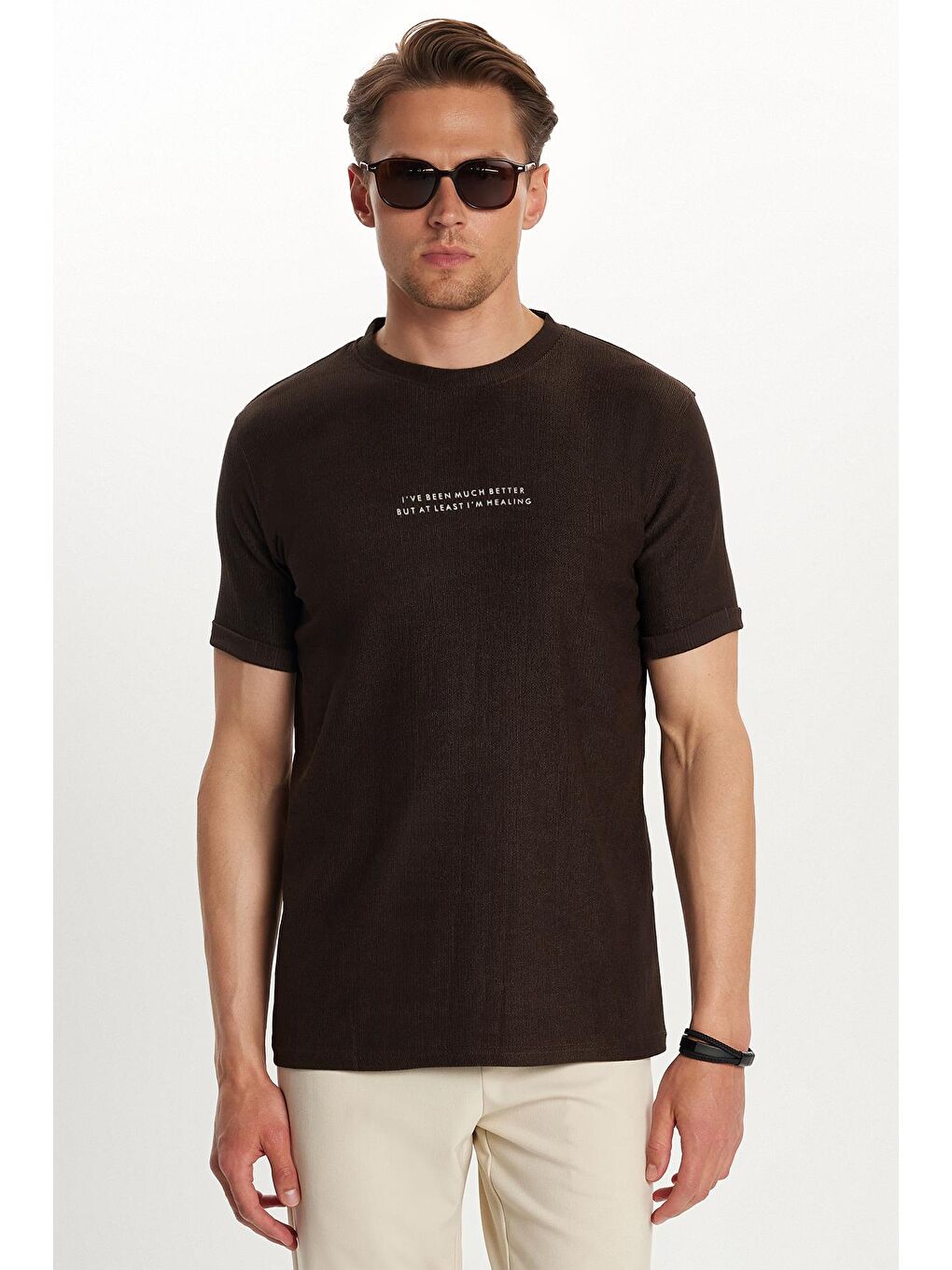 Erkek Slim Fit Dar Kesim Pamuklu Ribanalı Baskılı Kahverengi Bisiklet Yaka Tişört-3