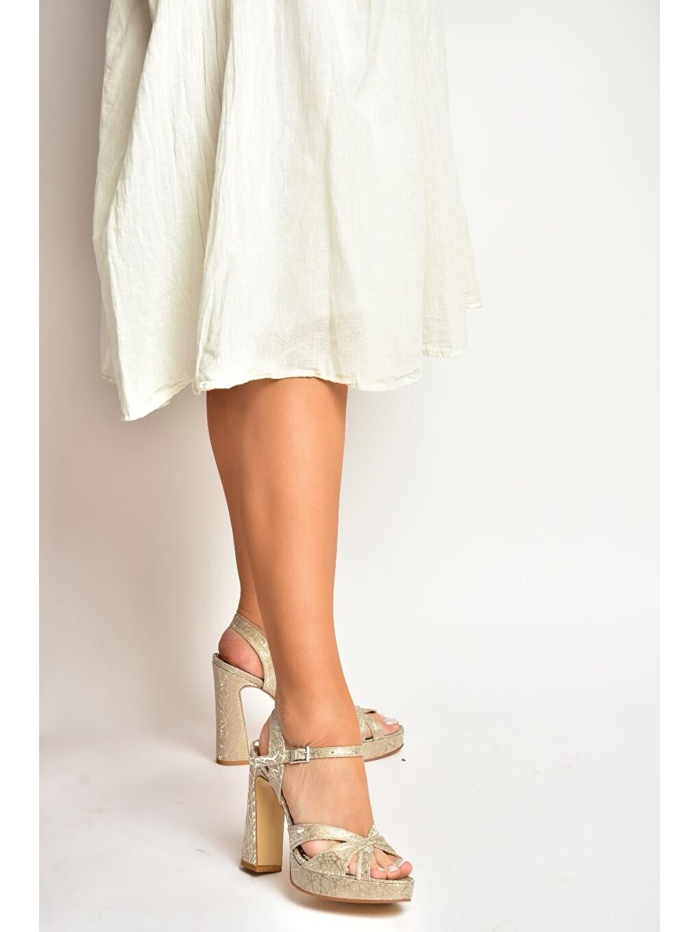 Sarı Altın Kadın Topuklu Ayakkabı Y246170214-3