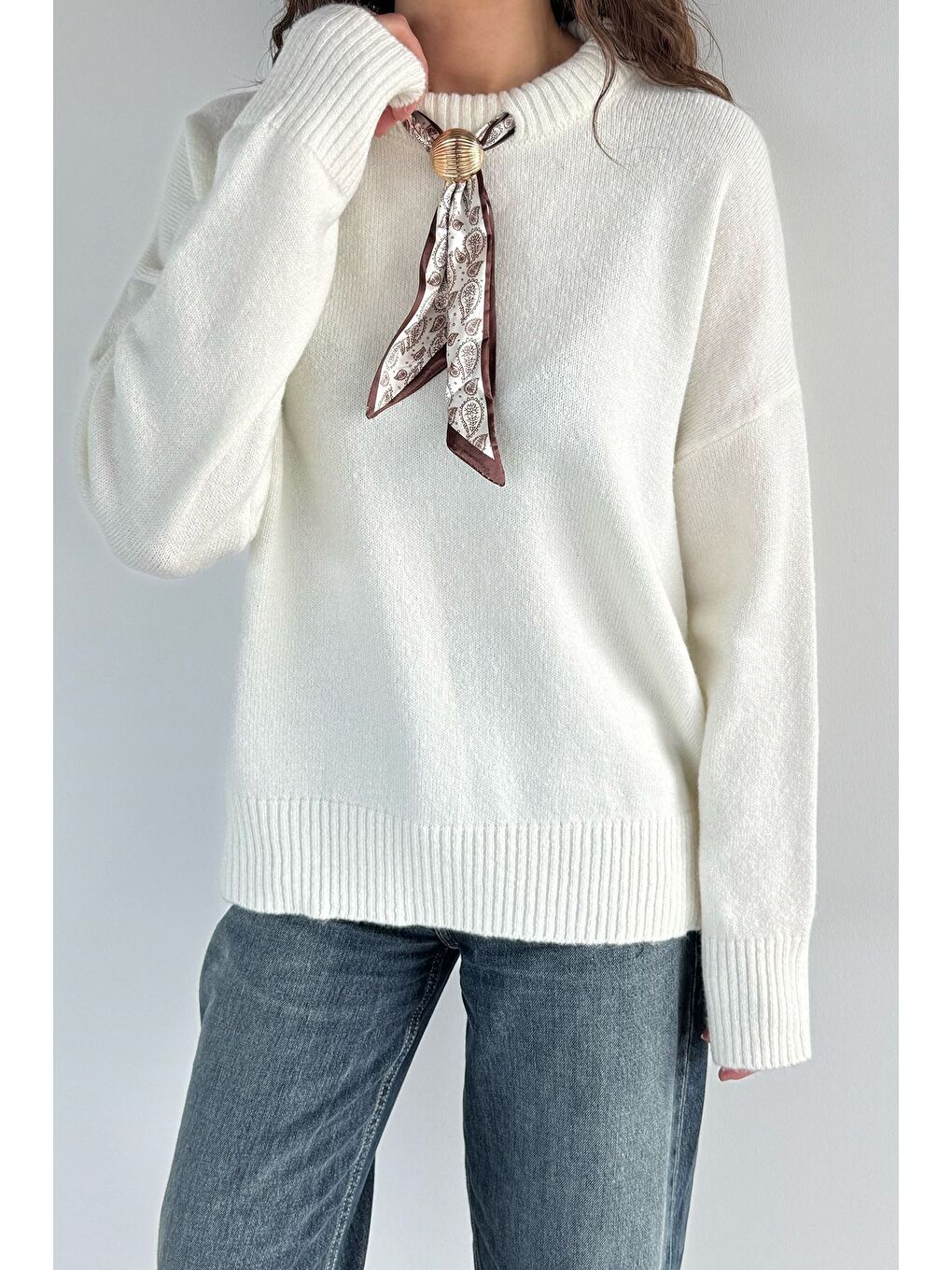 Ekru Kadın Bisiklet Yaka Fular Aksesuarlı Triko Kazak-1