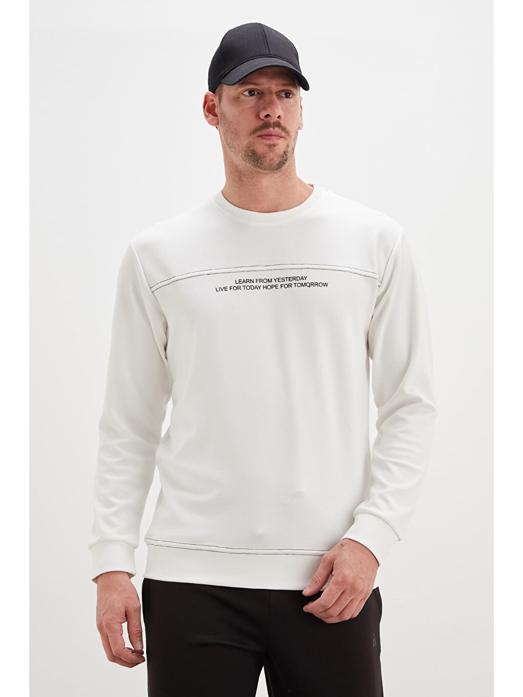Ekru Yazı Baskılı Çimalı Bisiklet Yaka Modal Sweatshirt-1