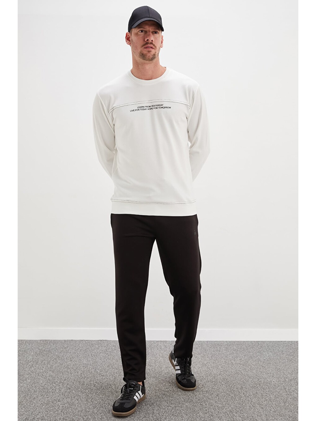 Ekru Yazı Baskılı Çimalı Bisiklet Yaka Modal Sweatshirt-4