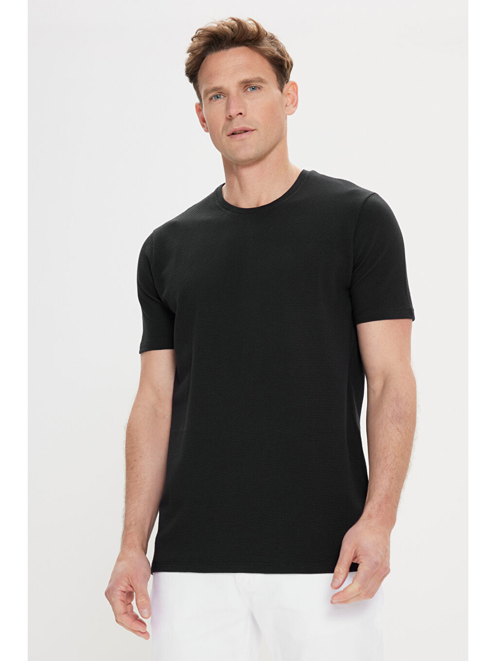 Erkek Siyah Slim Fit Dar Kesim Bisiklet Yaka Kısa Kollu Yumuşak Tuşeli Basic Tişört