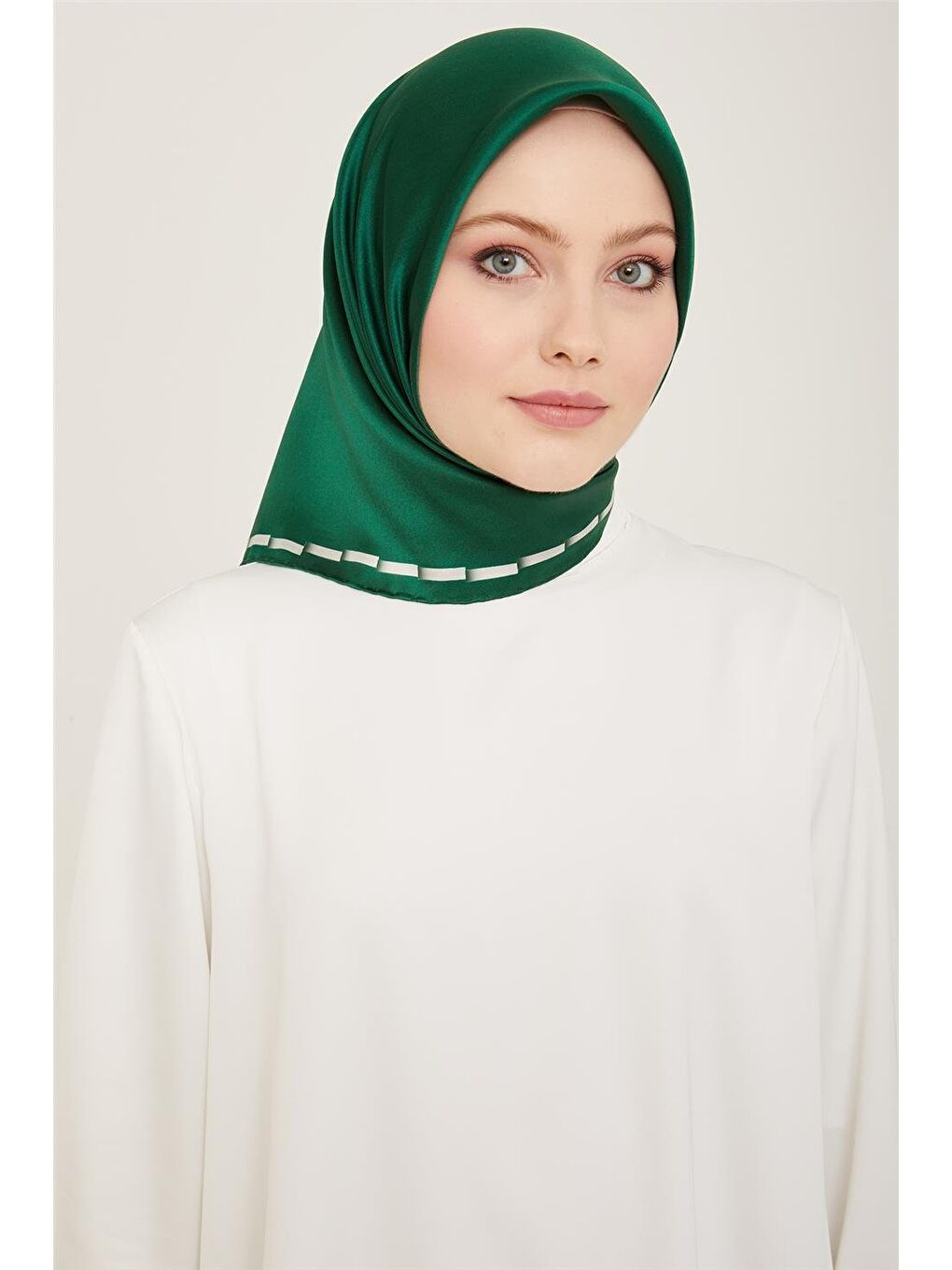 Yeşil Klasik Desenli Twill İpek Eşarp 24Ya9165 31 82