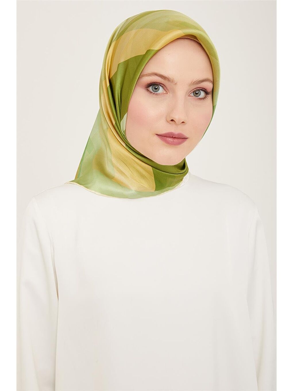 Yeşil Geometrik Desenli Twill İpek Eşarp 24Ya9137 55 56