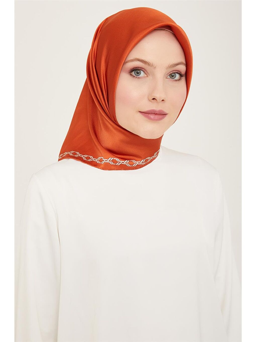 Turuncu Klasik Desenli Twill İpek Eşarp 24Ya9154 53 05