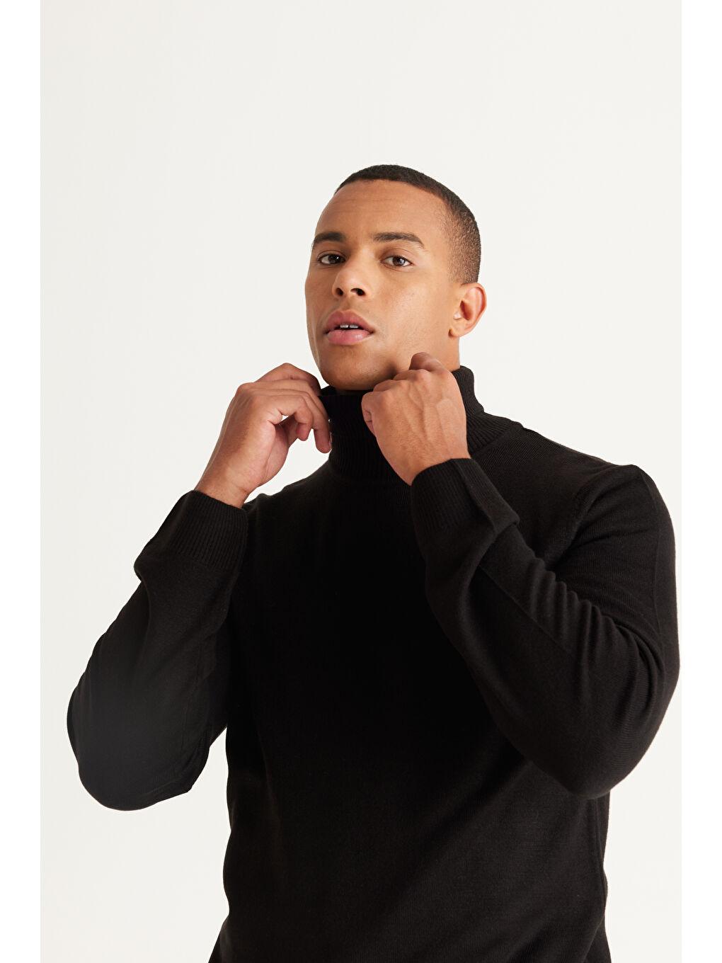 Erkek Siyah Standart Fit Tüylenme Yapmayan Tam Balıkçı Yaka Triko Kazak-1