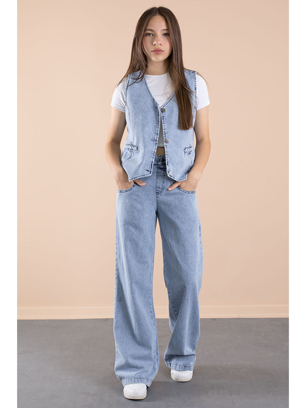 Mavi Düğmeli Jean Yelekli ve Geniş Paça Pantolonlu Kız Çocuk 2li Takım 20636