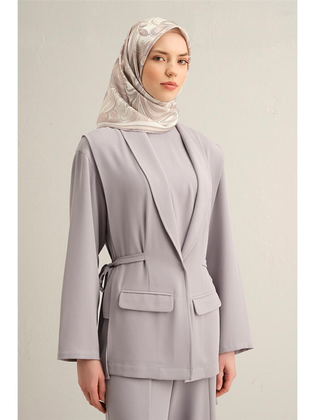 Bej Geometrik Desenli Saf İpek Twill Eşarp 9323 82