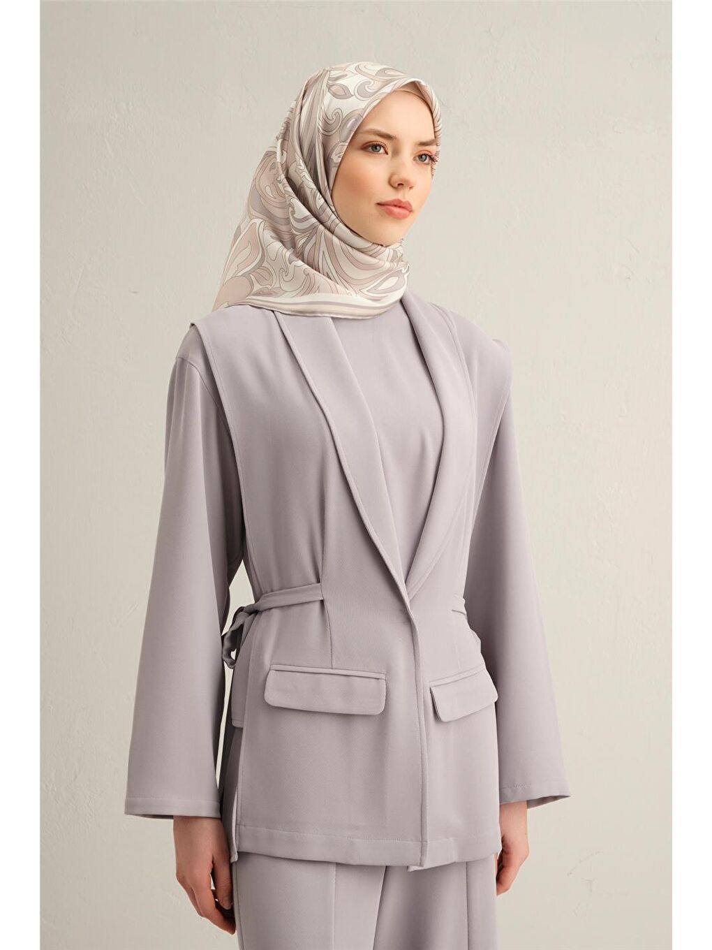 Bej Geometrik Desenli Saf İpek Twill Eşarp 9323 82-1