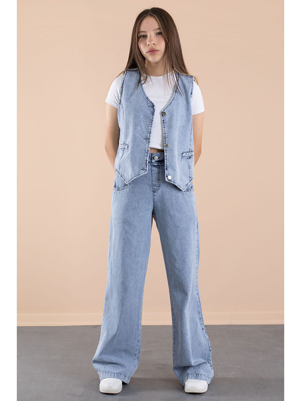 Mavi Düğmeli Jean Yelekli ve Geniş Paça Pantolonlu Kız Çocuk 2li Takım 20636-4