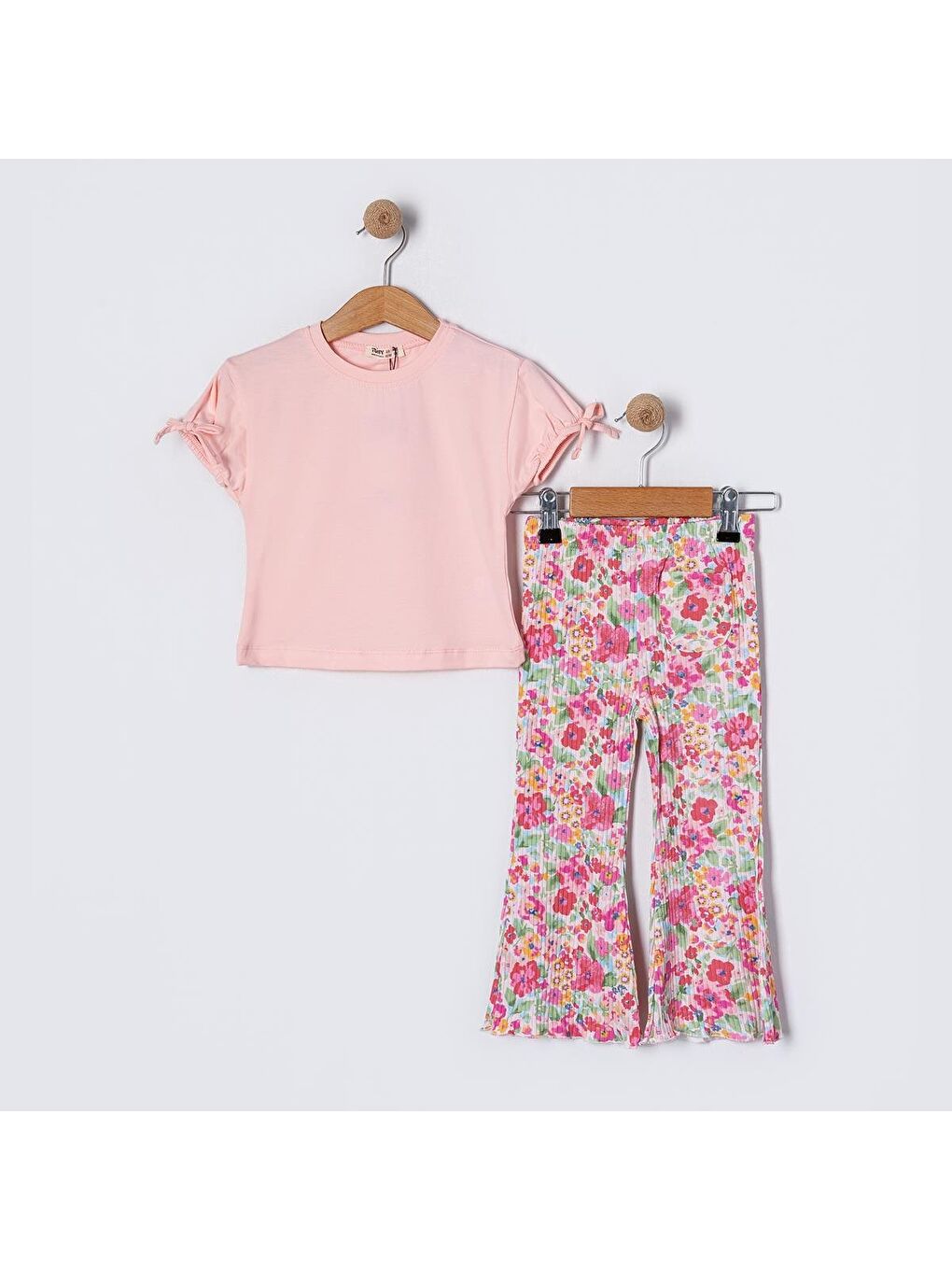 Karışık Pembe Fiyonk Detaylı Tişört Ve Çiçek Desenli Pantolon İkili Takım-1