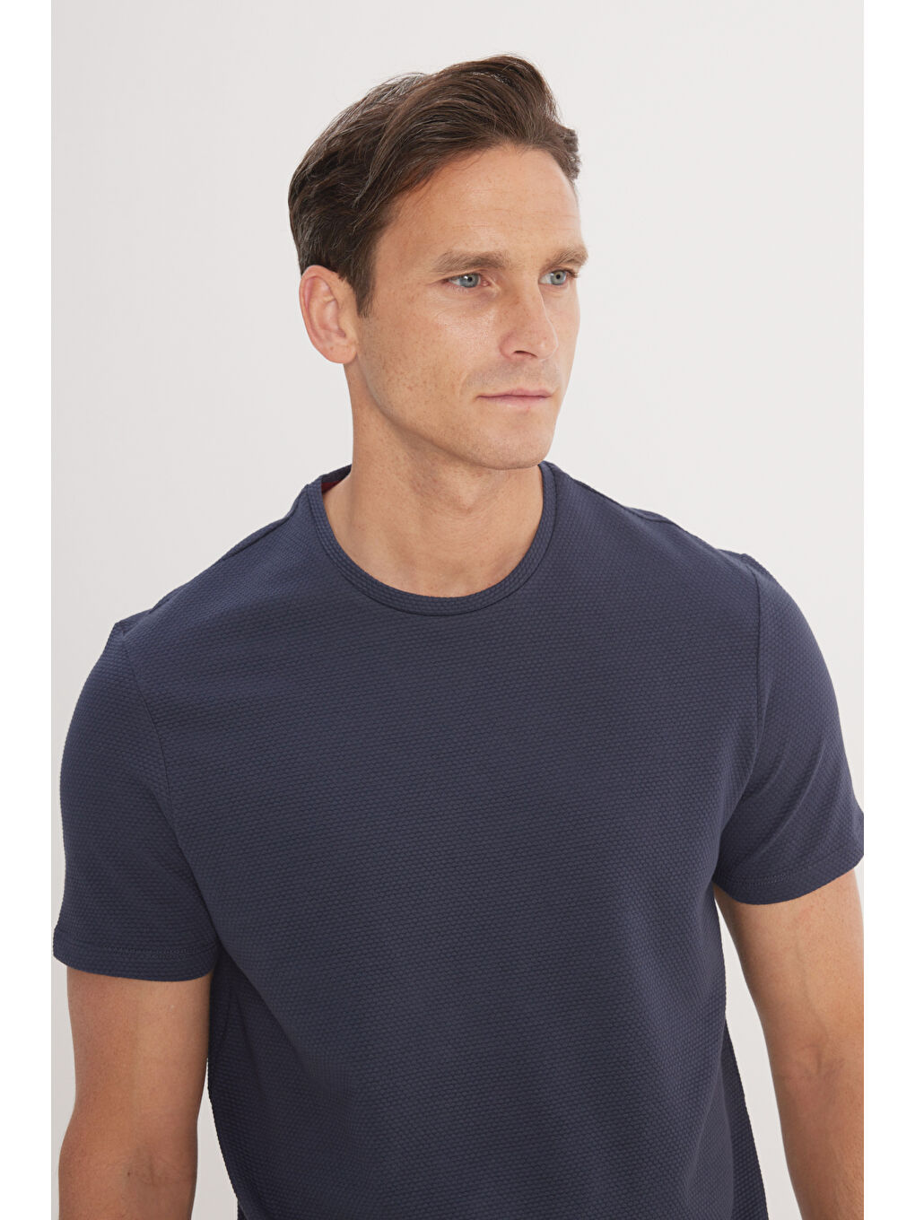 Erkek Lacivert Slim Fit Dar Kesim Bisiklet Yaka Kısa Kollu Yumuşak Tuşeli Basic Tişört-3