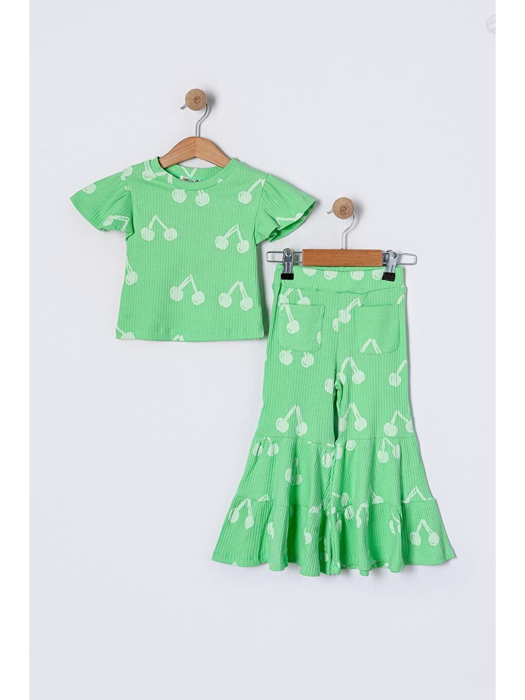 Yeşil Pamuklu Kiraz Desenli Tişörtlü Kız Çocuk İspanyol Paça Takım-1