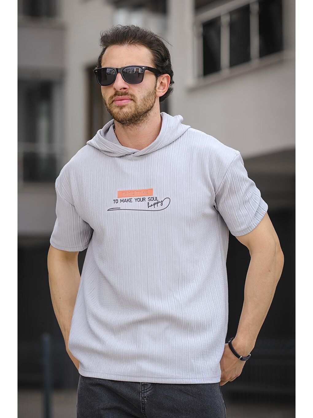 Gri Kapüşonlu Kısa Kollu Baskılı  Erkek Tişört-1