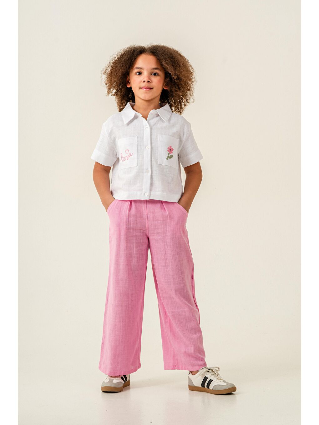 Kız Çocuk Keten Beyaz Nakış Detaylı Gömlek Ve Pembe Pantolon Takımı   Ve Rahat