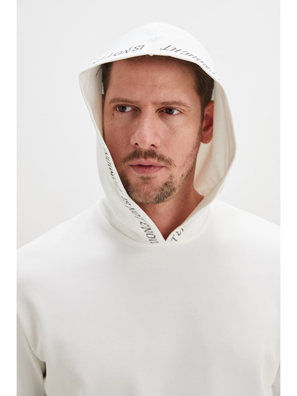 Ekru Baskılı Kapüşonlu Kanguru Cepli Sweatshirt-1