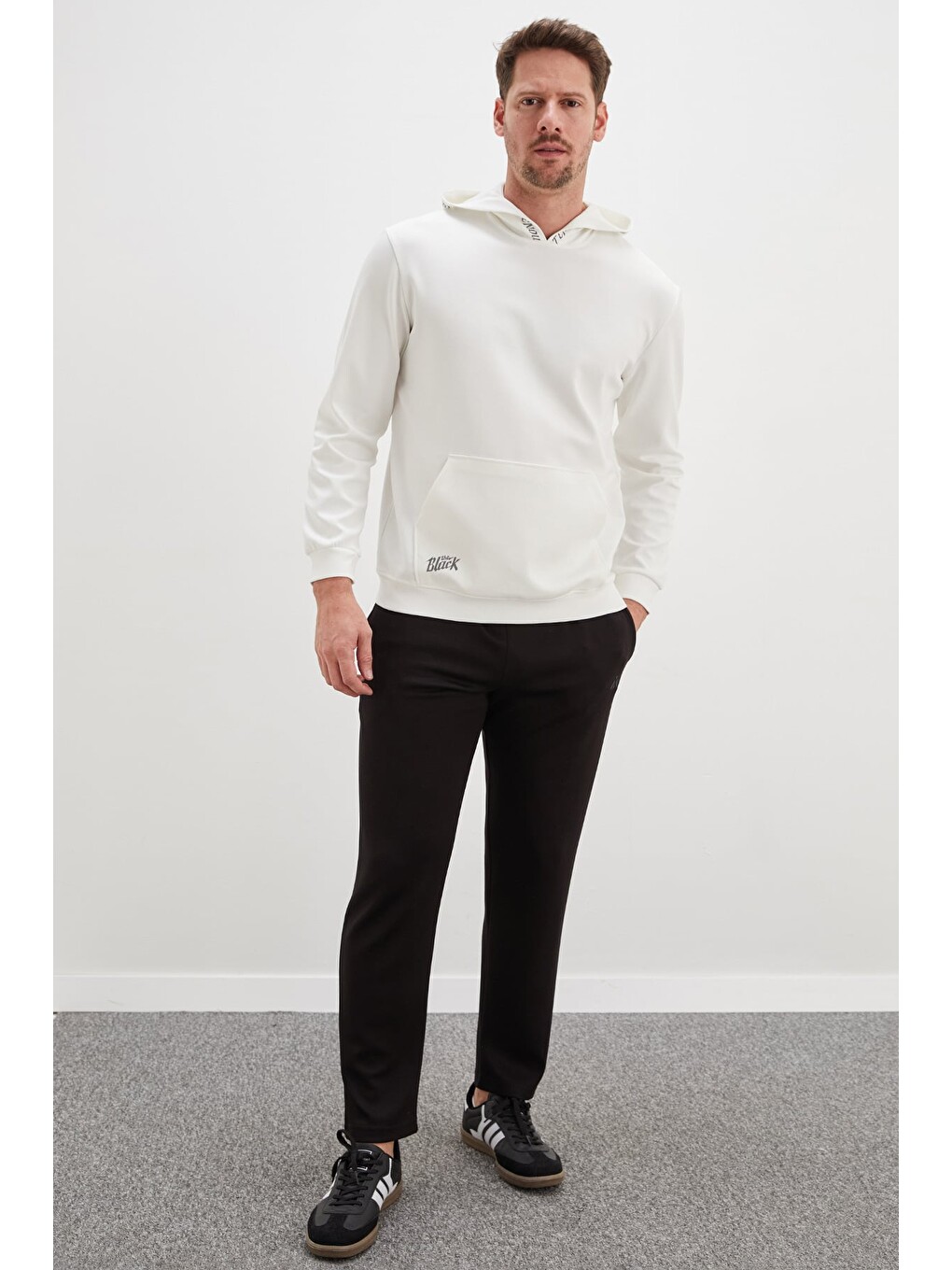 Ekru Baskılı Kapüşonlu Kanguru Cepli Sweatshirt-2
