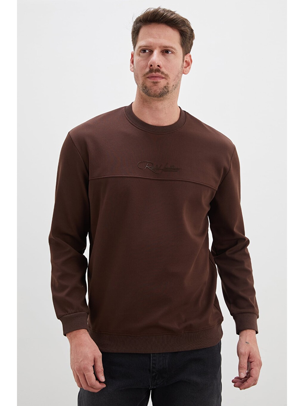 Kahverengi Kabartma Baskılı Çimalı Bisiklet Yaka Sweatshirt-1