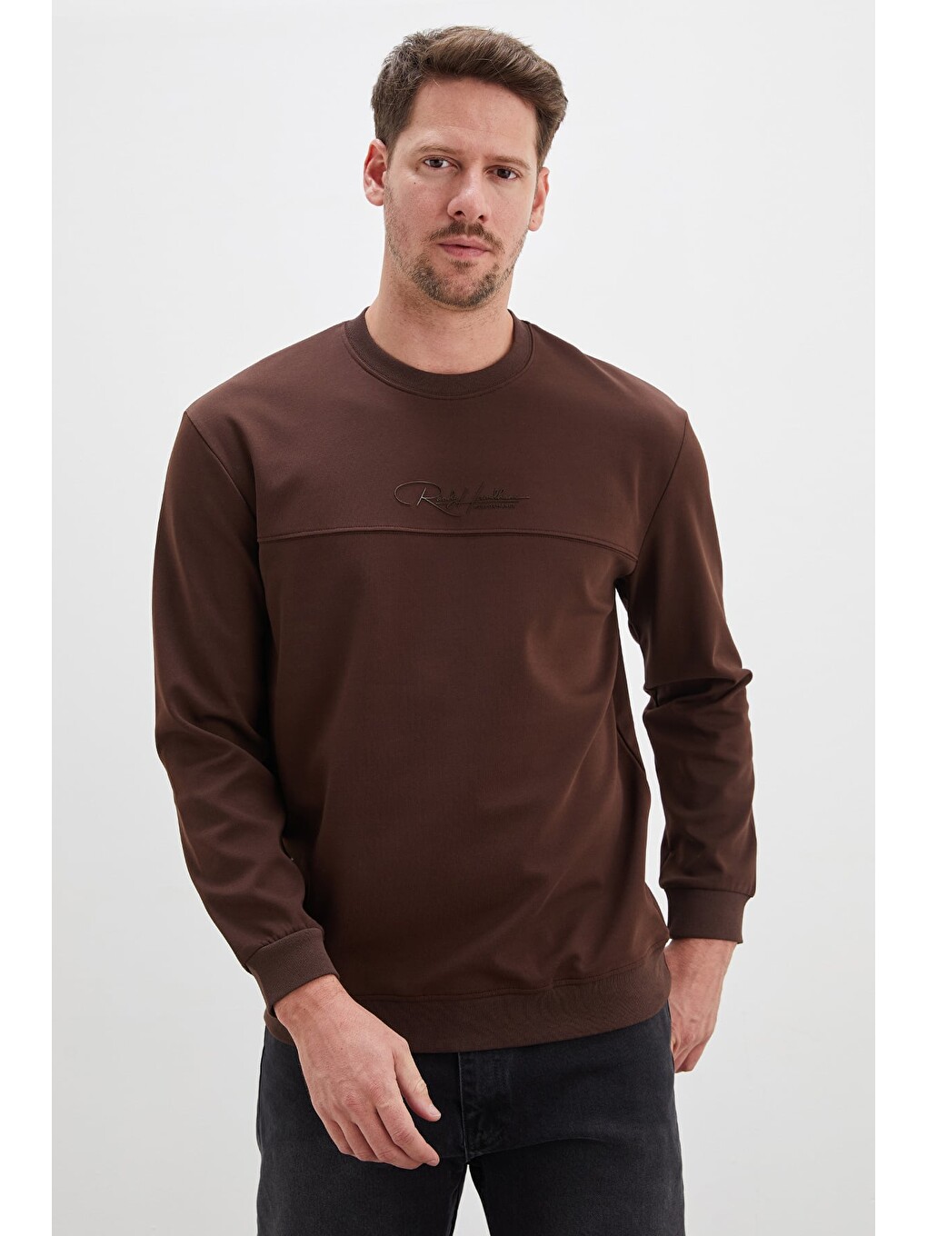 Kahverengi Kabartma Baskılı Çimalı Bisiklet Yaka Sweatshirt-3