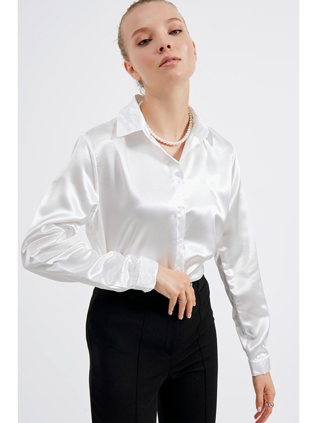 Kadın Beyaz Saten Gömlek-2