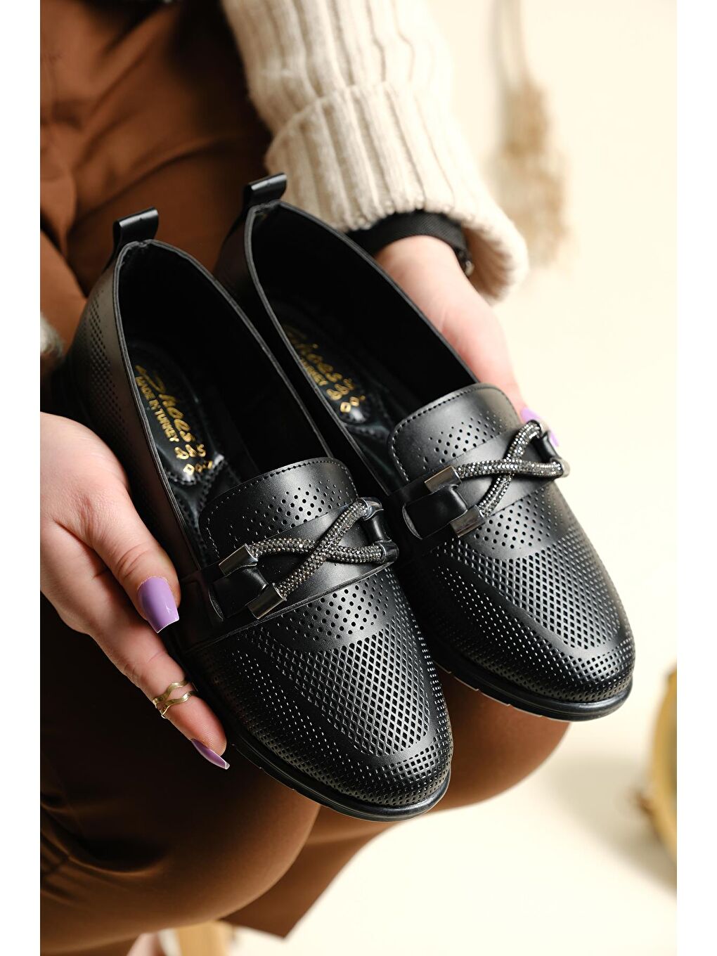 Siyah Tammy Taş Detaylı Rahat Taban  Anne Genç Babet Ayakkabı