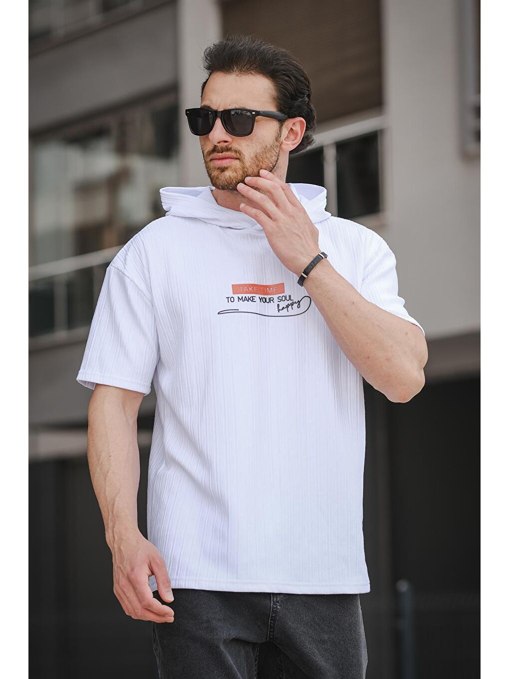 Beyaz Kapüşonlu Kısa Kollu Baskılı  Erkek Tişört-2