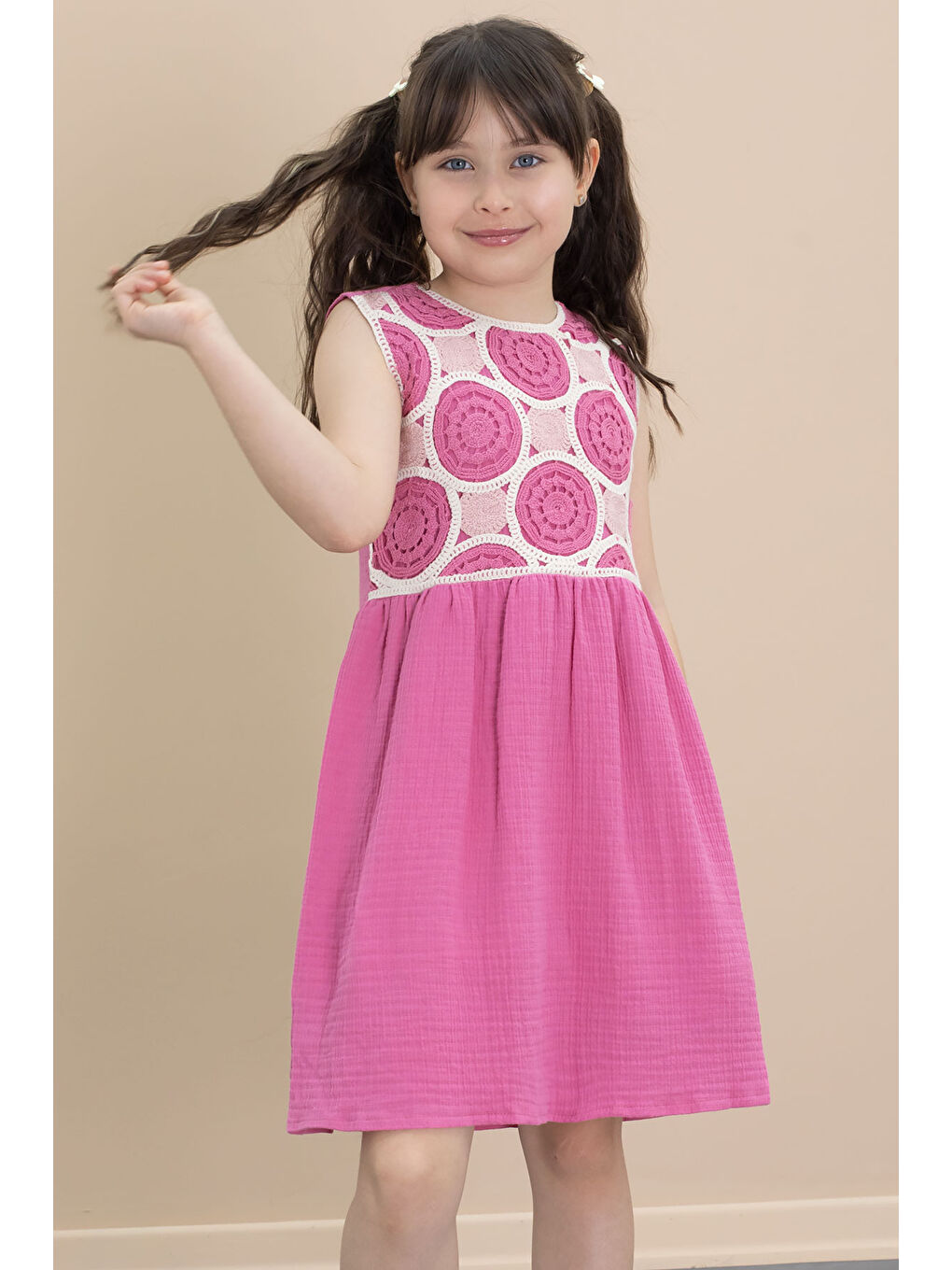 Fuşya Dantel İşlemeli Sıfır Kol Kız Çocuk Müslin Kumaş Elbise 21024-1