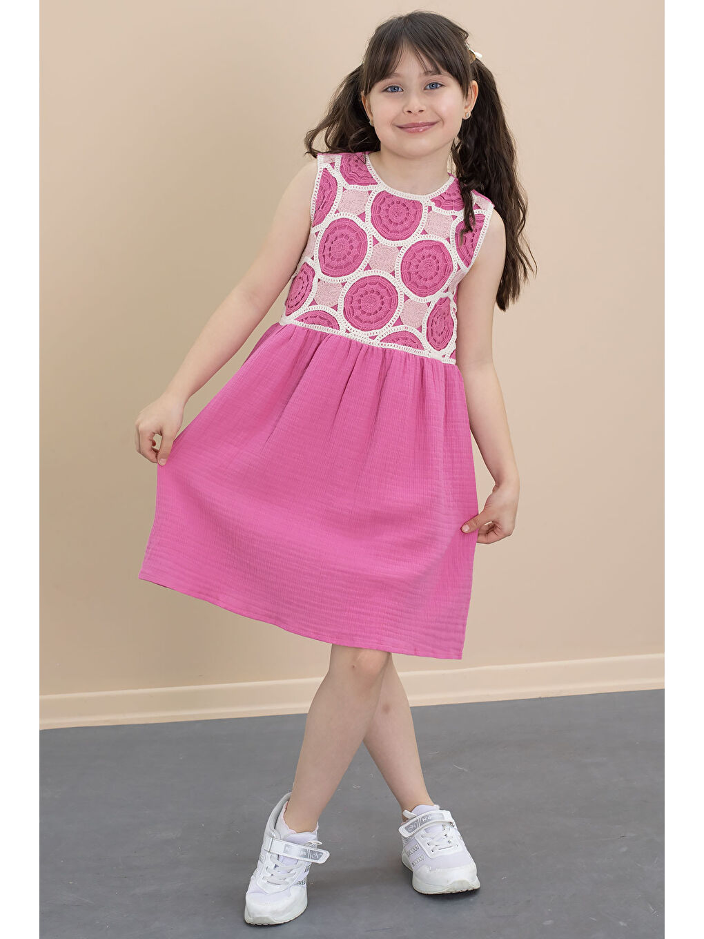 Fuşya Dantel İşlemeli Sıfır Kol Kız Çocuk Müslin Kumaş Elbise 21024-2