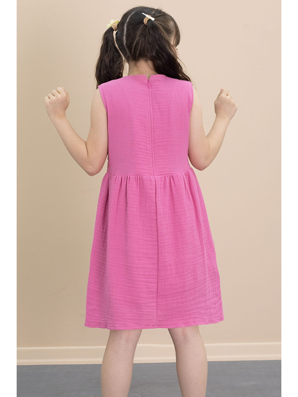 Fuşya Dantel İşlemeli Sıfır Kol Kız Çocuk Müslin Kumaş Elbise 21024-4