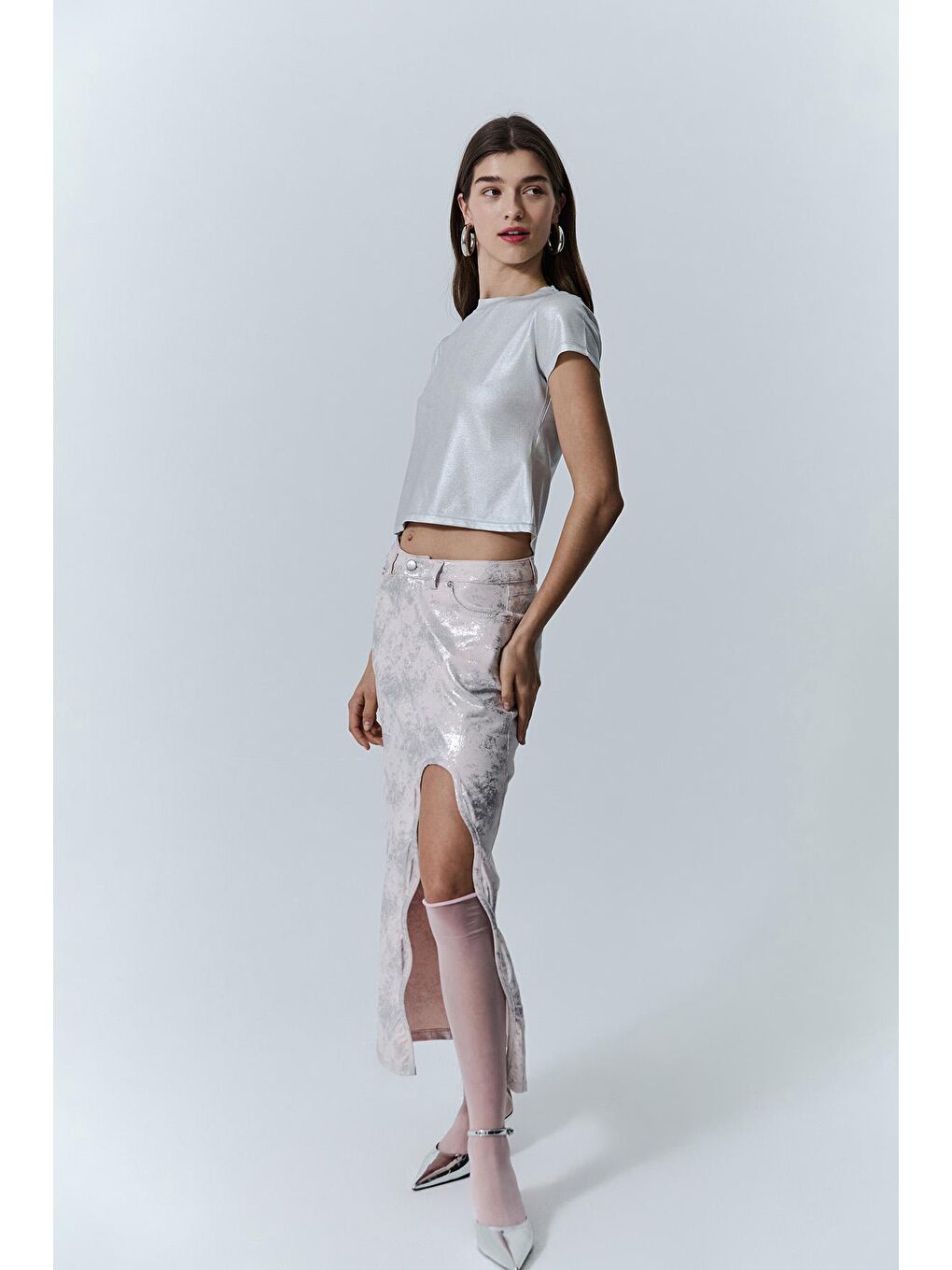 Pembe Yırtmaç Detaylı Desenli Midi Boy Etek Pudra