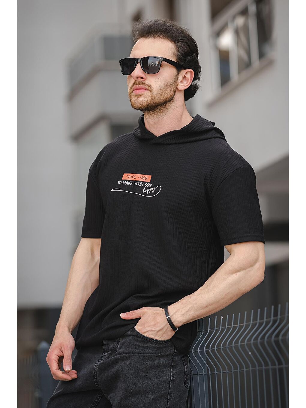 Siyah Kapüşonlu Kısa Kollu Baskılı  Erkek Tişört-2