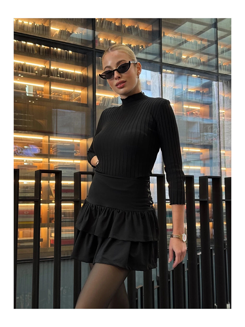 Kadın Siyah Kuş Gözlü Fır Fır Detaylı Mini Etek HZL25W-ZK11391-1