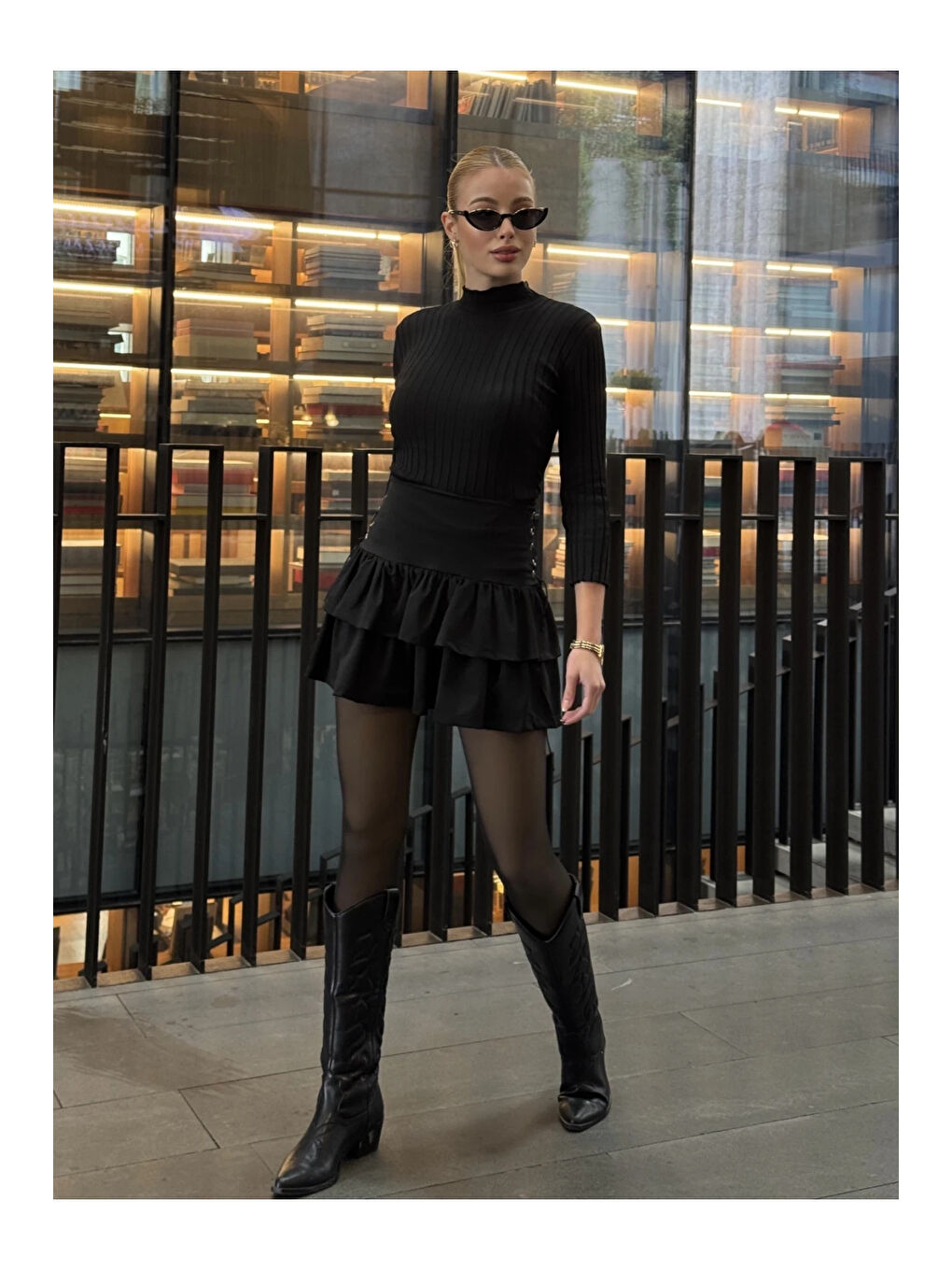 Kadın Siyah Kuş Gözlü Fır Fır Detaylı Mini Etek HZL25W-ZK11391-2