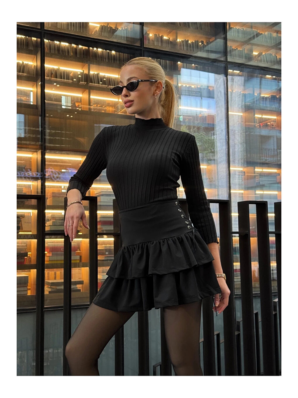 Kadın Siyah Kuş Gözlü Fır Fır Detaylı Mini Etek HZL25W-ZK11391-3