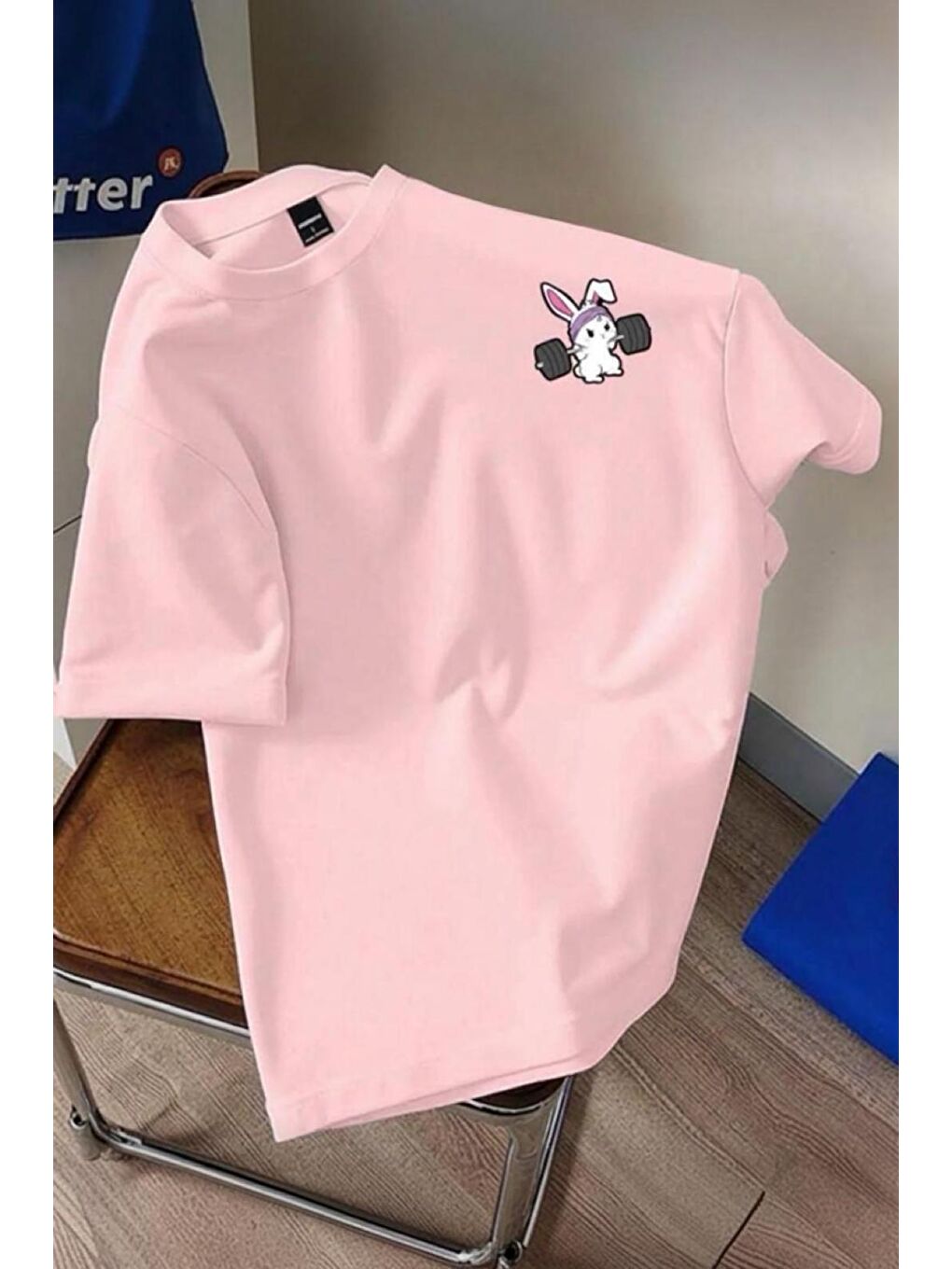 Pembe Gym Bunny - Halter Kaldıran Tavşan Baskılı Unisex Oversize Pamuklu Tişört-1