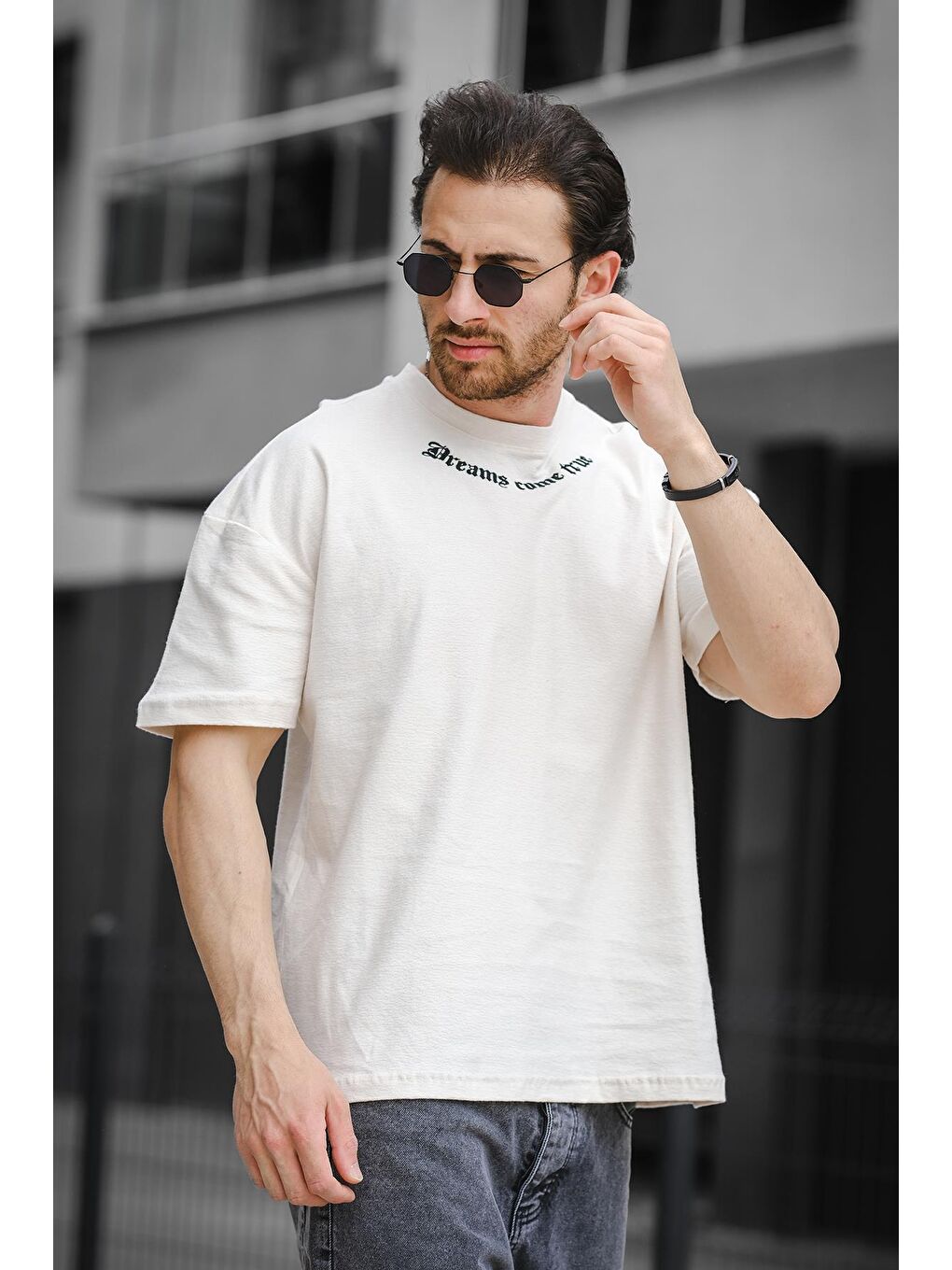 Ekru Kapüşonlu Kısa Kollu Baskılı  Erkek Tişört-1