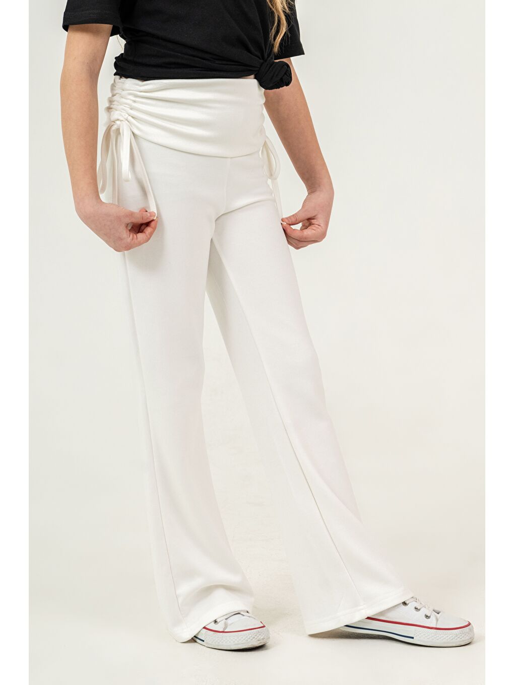 Beyaz Kemer Kenarı Büzgülü Biyeli Kız Çocuk Eşofman Altı-1