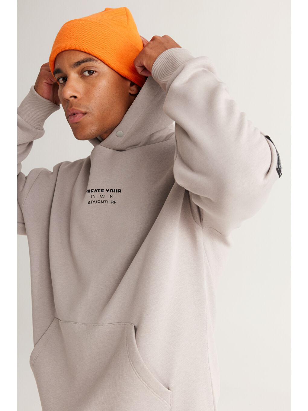 Erkek Açık Gri Oversize Fit Bol Kesim Kapüşonlu İçi Polarlı Pamuklu Sweatshirt-1