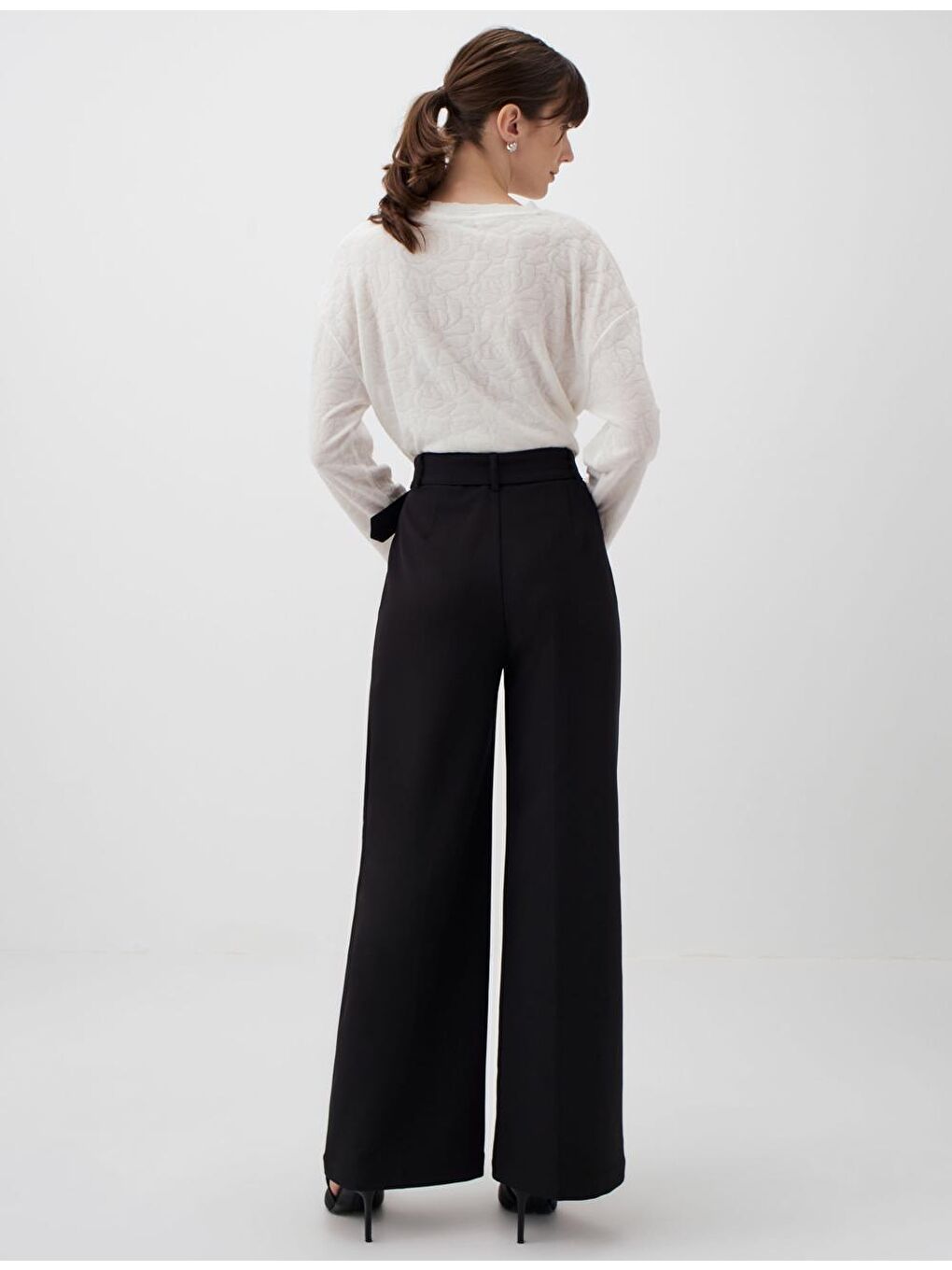 Siyah Yüksek Bel Bol Paça Kumaş Pantolon-4